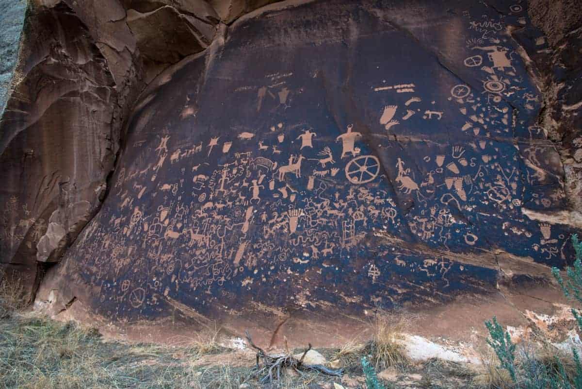 The beautiful petroglyphs that will see when visiting Newspaper Rock