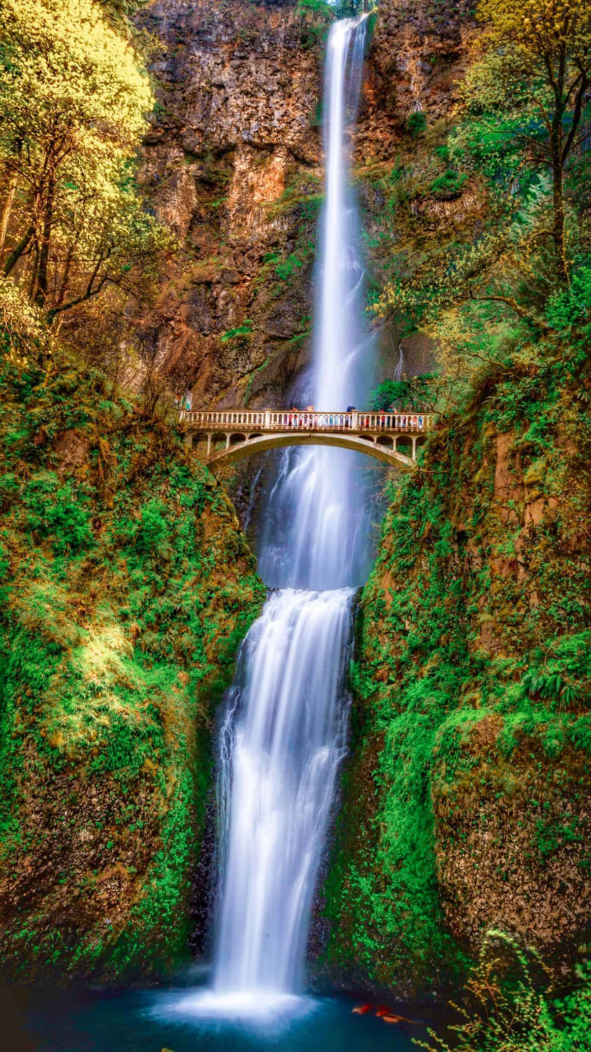 Multnomah Falls is a popular photo spot in Oregon, and rightfully so!