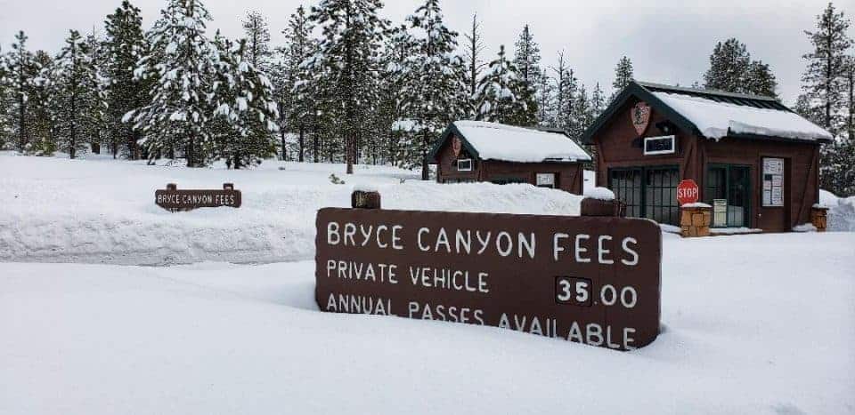 Bryce Canyon sign and entrance gate with snow