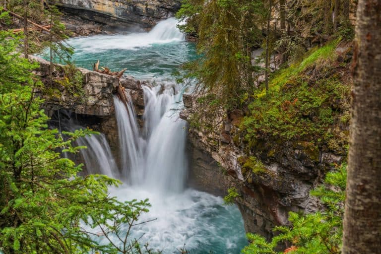 How to Photograph Waterfalls and Rivers