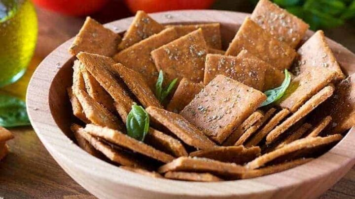 pizza crackers low calorie road trip snack