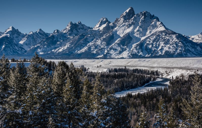 This image has an empty alt attribute; its file name is snake-river-overlook-grand-teton-national-park-winter-snow-photo-jeepers-800px.jpg
