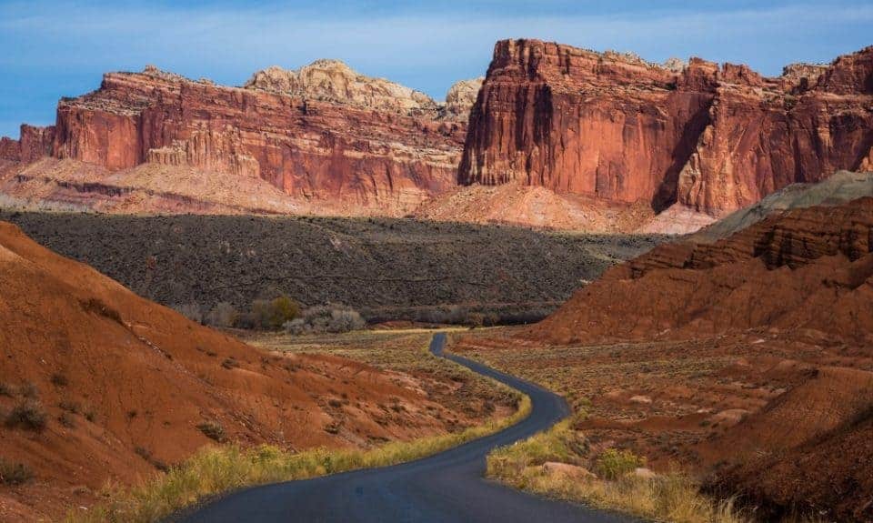 Capitol-Reef-national-park-utah-curving-road-photo-jeepers-960x575 (1)