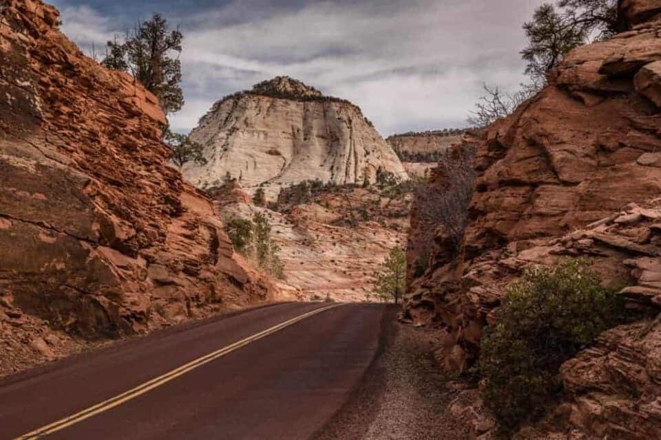 Zion-national-park-national-park-utah-road-rock-formations-photo-jeepers