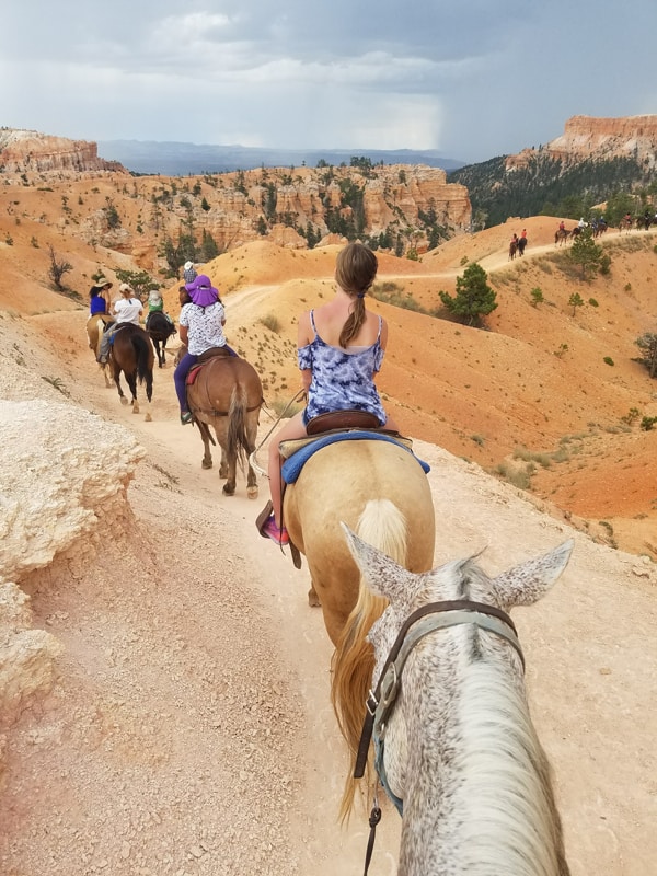 Horseback riding tour at Bryce Canyon