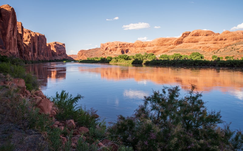 golden hour light at Moab along the Colorado River by Photo Jeepers