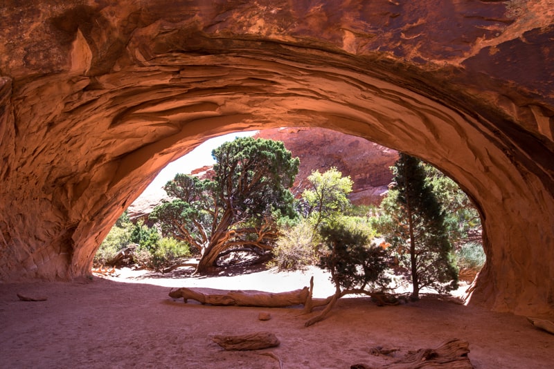 Navajo Arch along Devil's Garden Trail in Arches