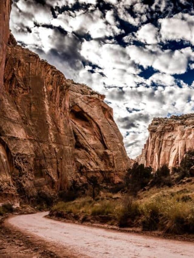cropped-Capitol-Reef-national-park-utah-sky-clouds-rock-gorge-photo-jeepers-3.jpg