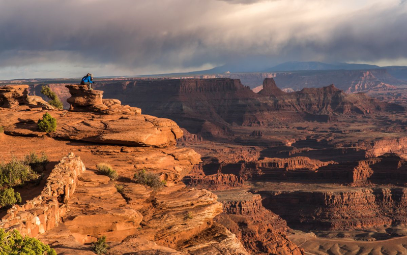 People watching the sunset at Dead Horse Point