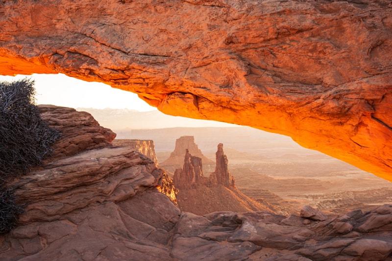 Washer-Woman-through-Mesa-Arch-at-Canyonlands-by-Photo-Jeepers (1)