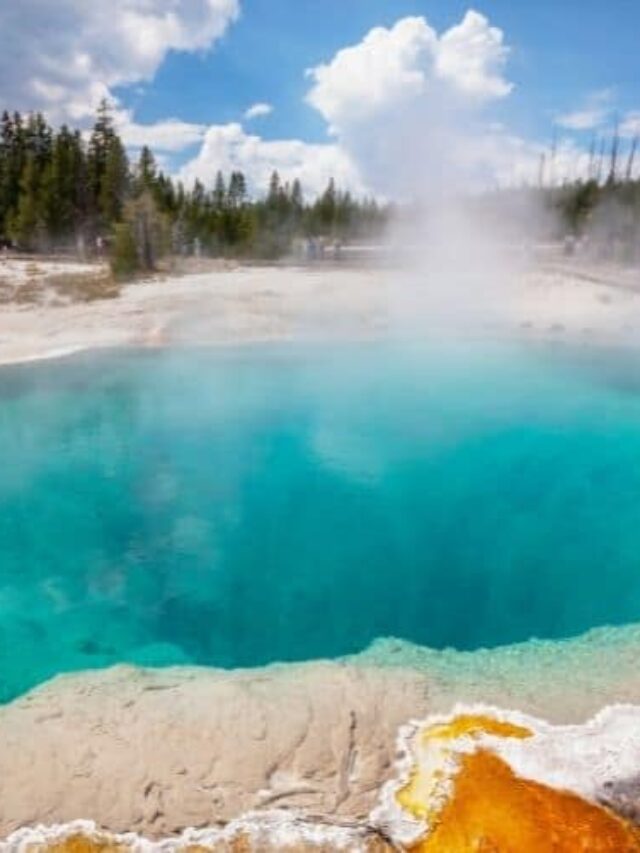 Travel Guide For Yellowstone National Park in September Story