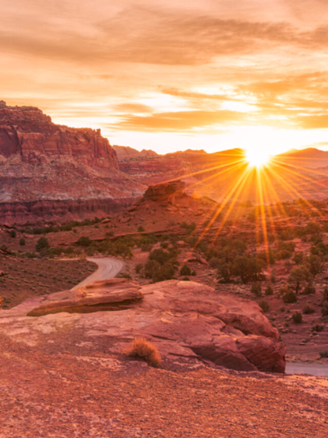 Capitol-Reef-sunrise-panorama-point-photo-jeepers