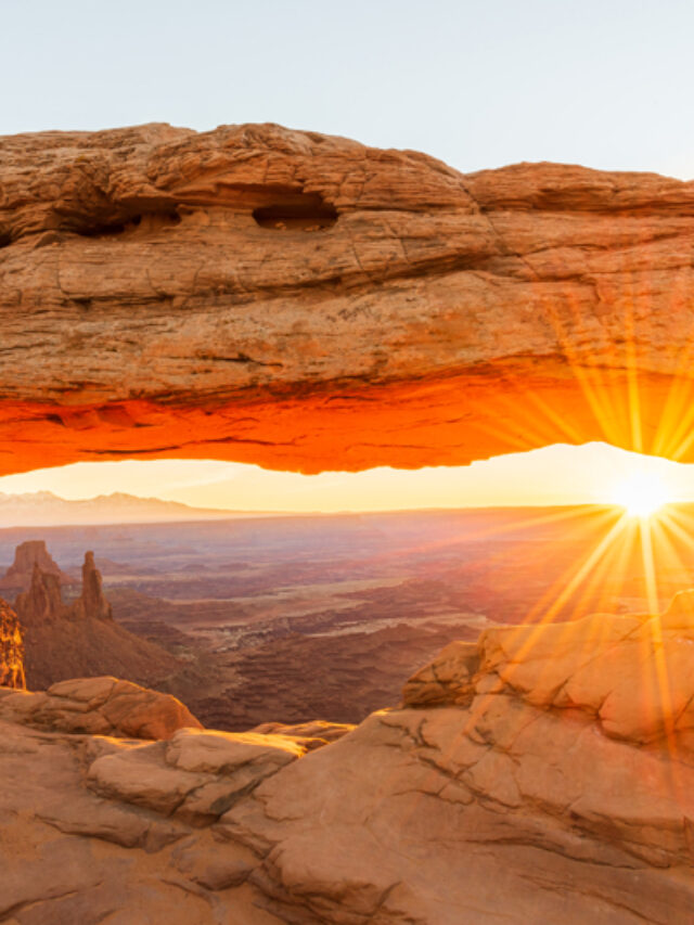 Mesa Arch at sunrise by Photo Jeepers
