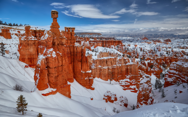 Thor's Hammer in snow at Bryce Canyon