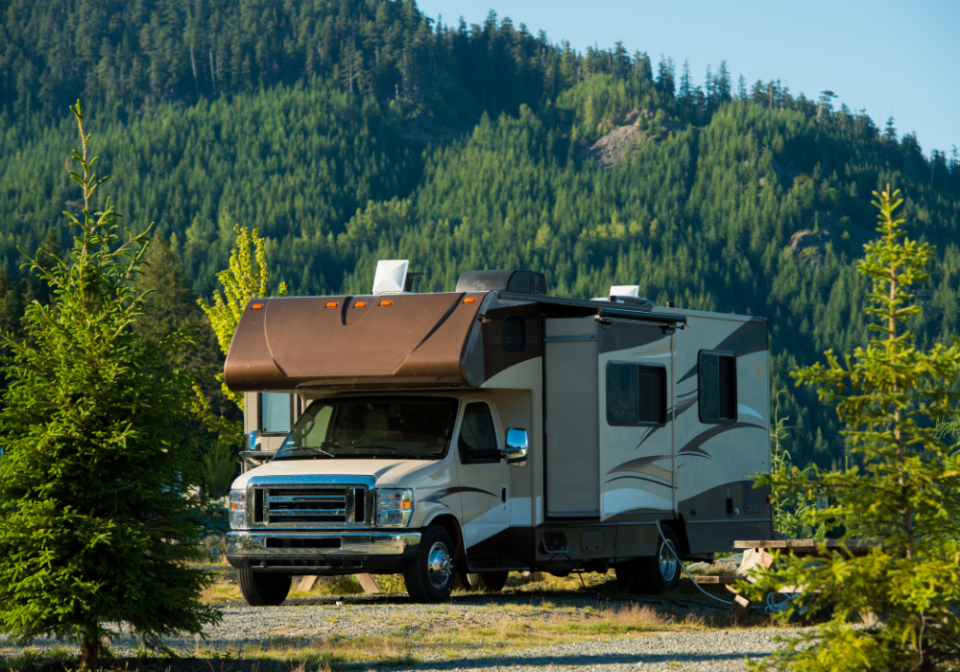 Visiting Yellowstone National Park in March - PhotoJeepers