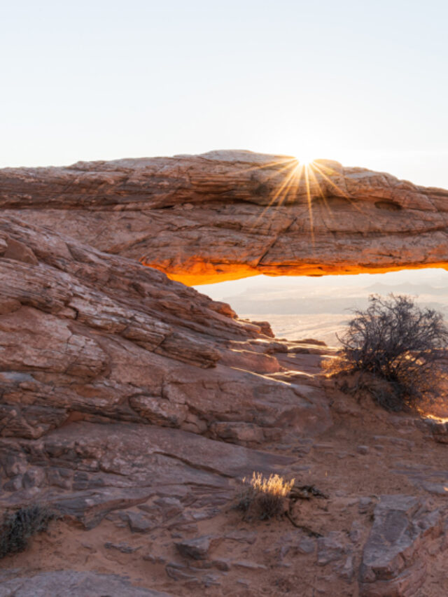 cropped-Mesa-Arch-at-Canyonlands-by-Photo-Jeepers.jpg
