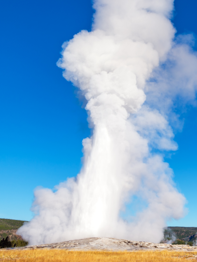 Yellowstone Old Faithful Area Day Hikes Story