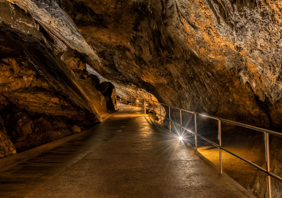 inside Timpanogos Cave