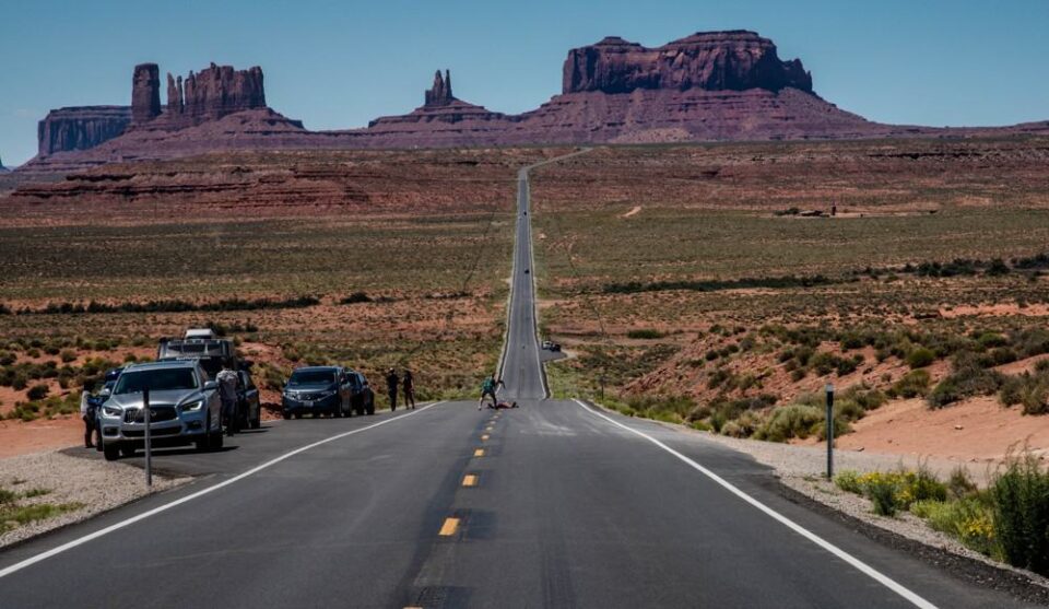 Forrest-Gump-road-Monument-Valley-Photo-Jeepers