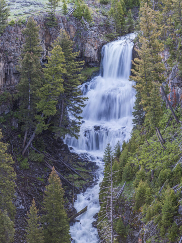 Yellowstone National Park Facts Story