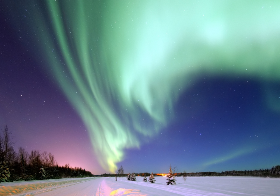 Alaska winter activity: watching Northern Lights