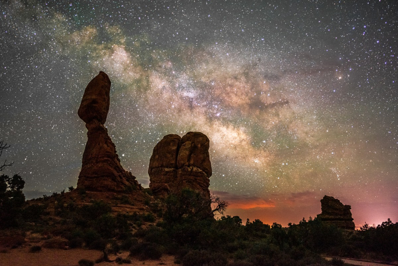 Balanced Rock with the milky way at Arches